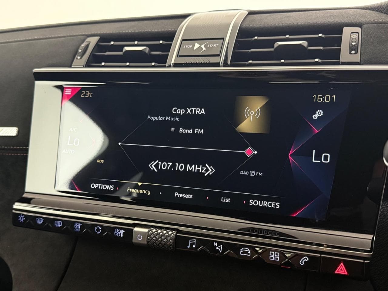 DS 7 Crossback thumbnail Infotainment System