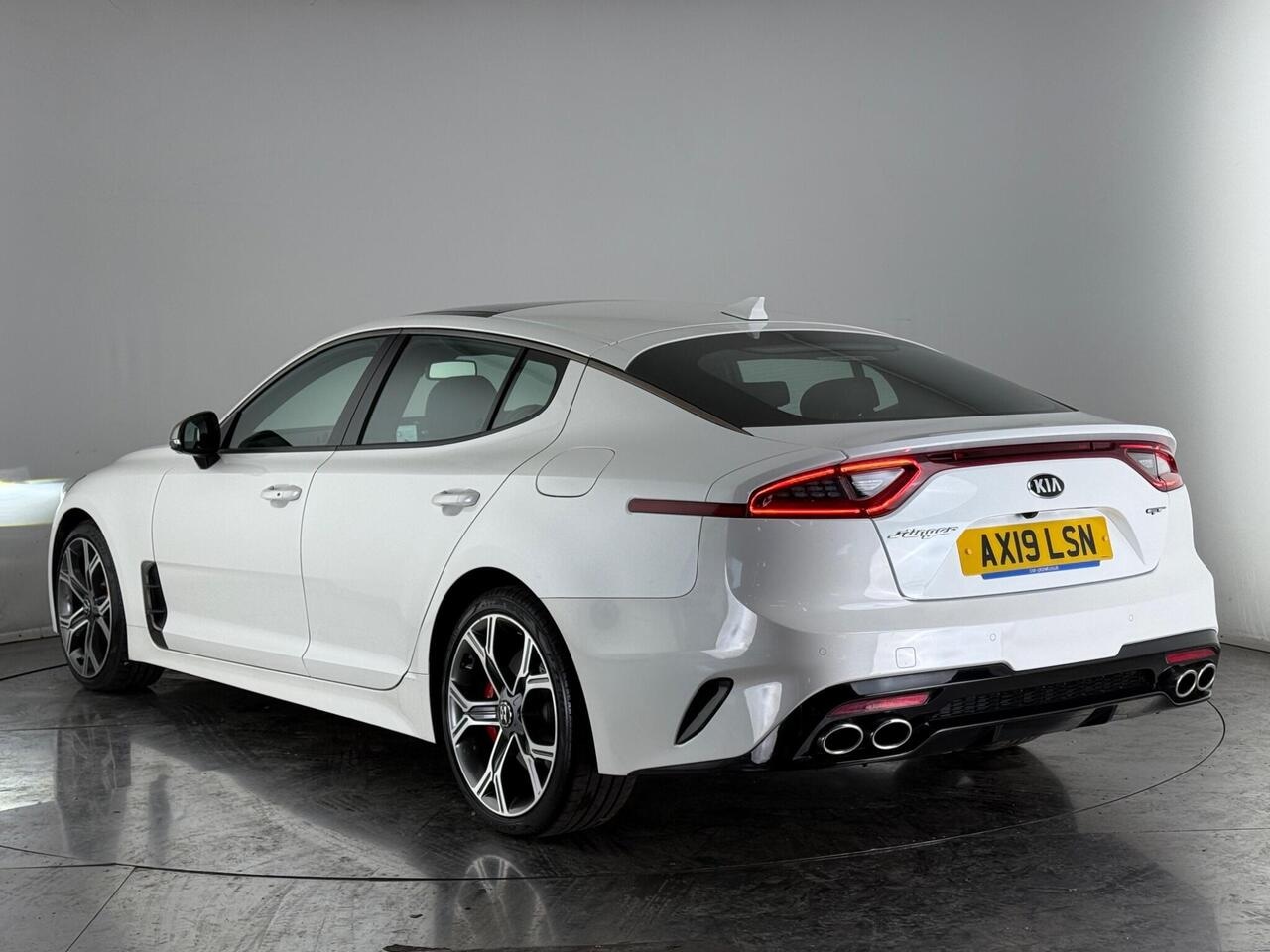 KIA Stinger thumbnail Rear Left