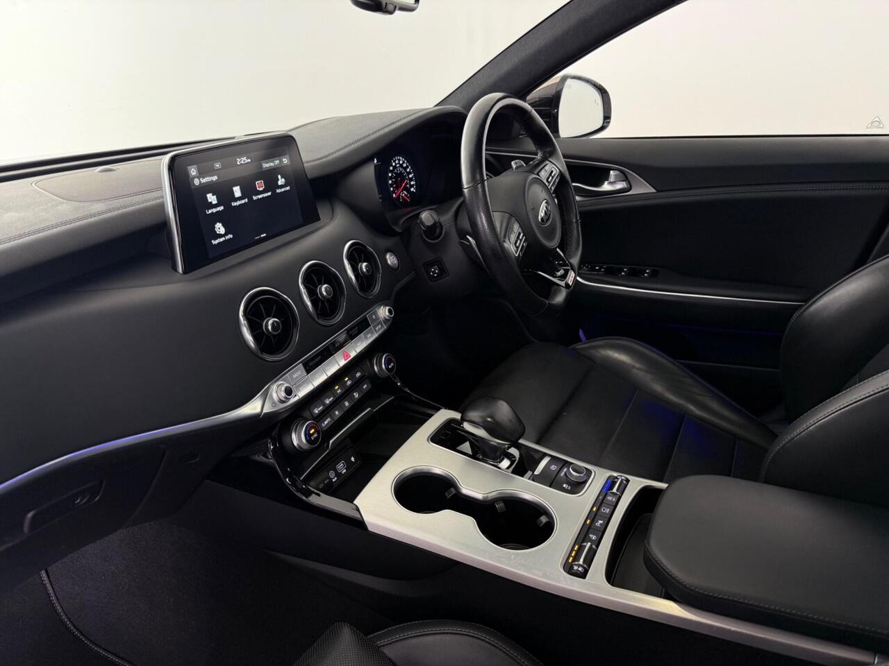 KIA Stinger thumbnail Interior Front