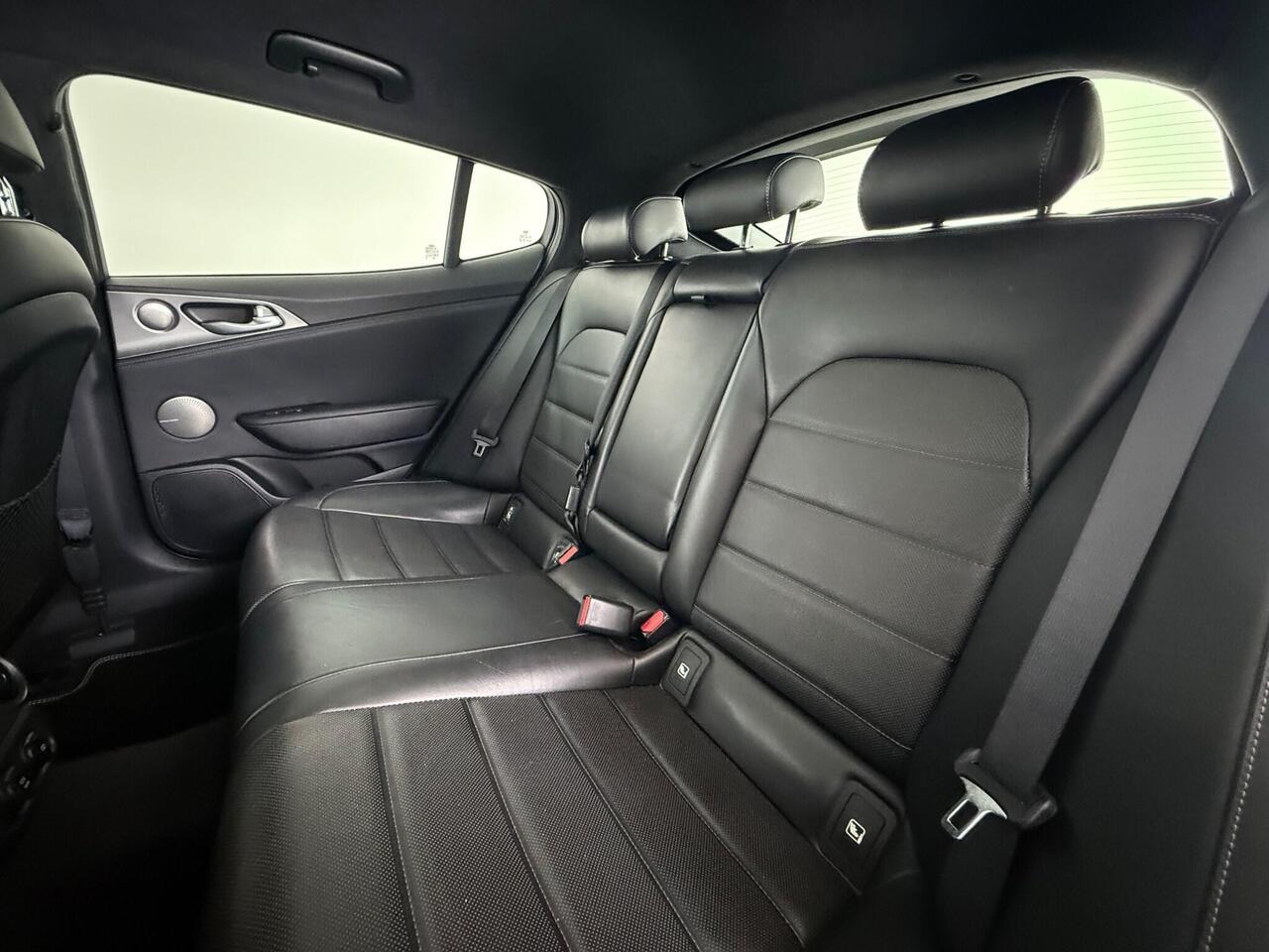 KIA Stinger thumbnail Seats Rear