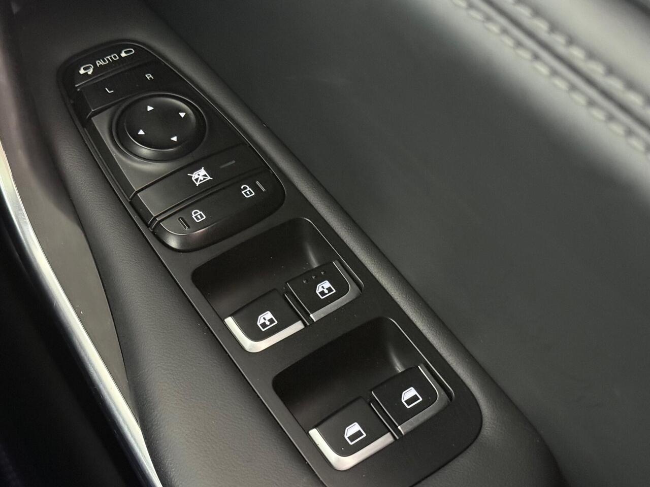 KIA Stinger thumbnail Door Interior