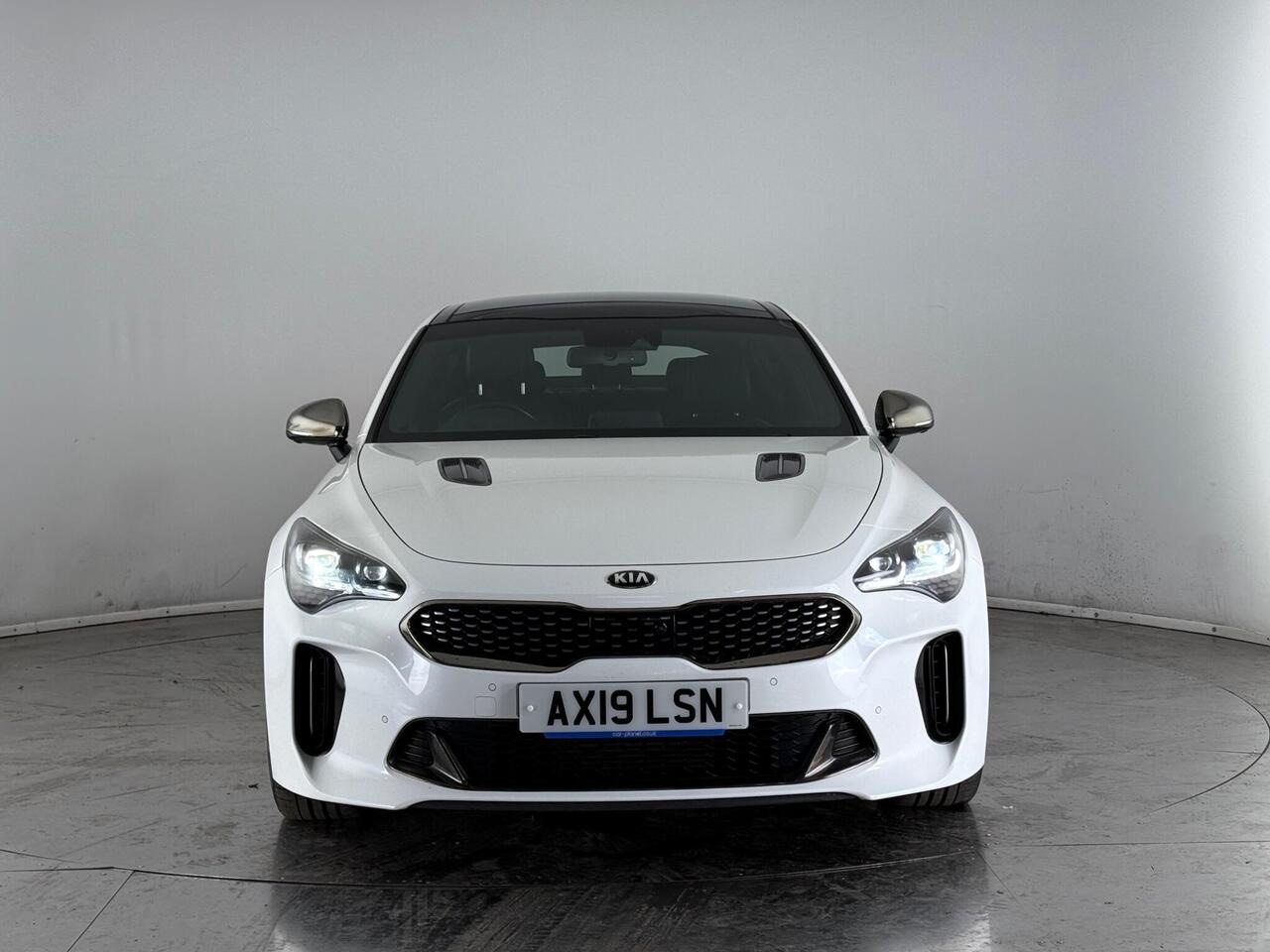 KIA Stinger thumbnail Front