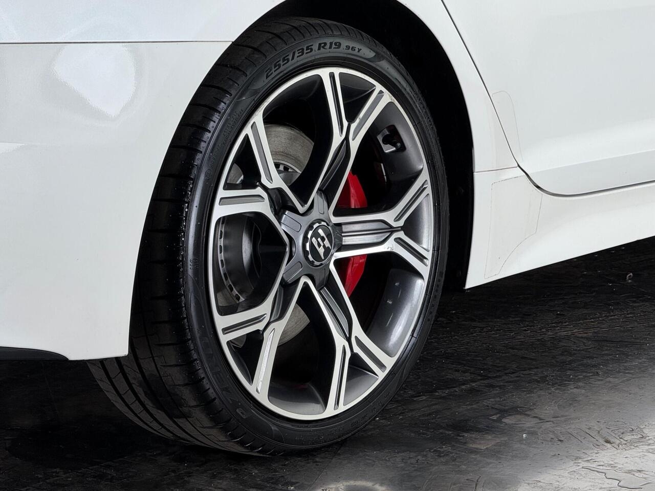 KIA Stinger thumbnail Wheel