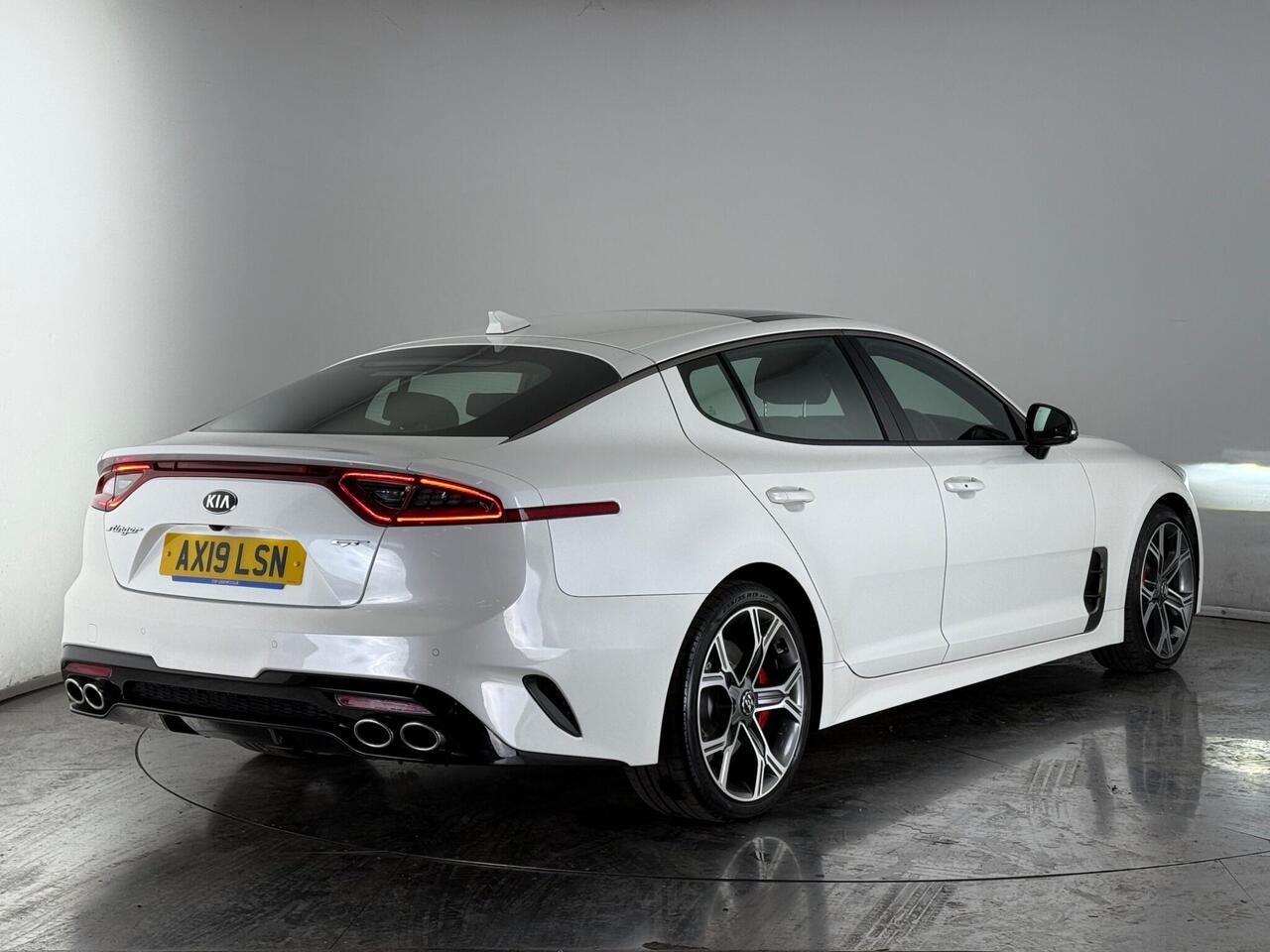 KIA Stinger thumbnail Rear Right