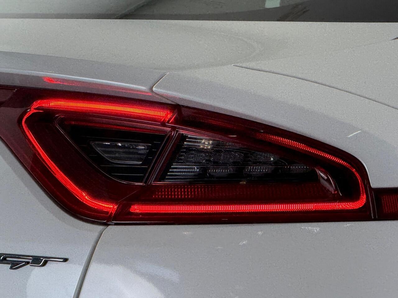 KIA Stinger thumbnail Lights Rear
