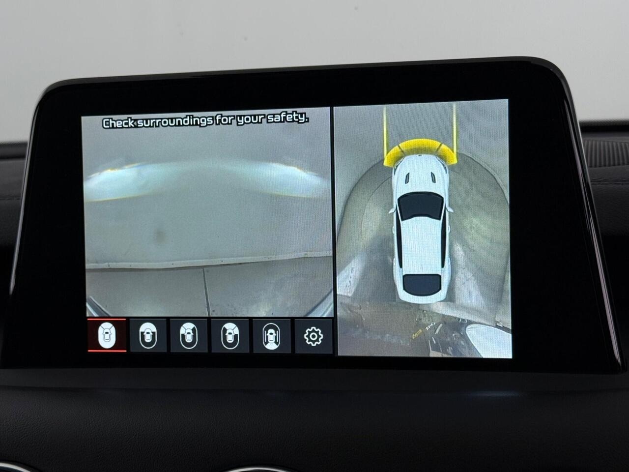 KIA Stinger thumbnail Infotainment System
