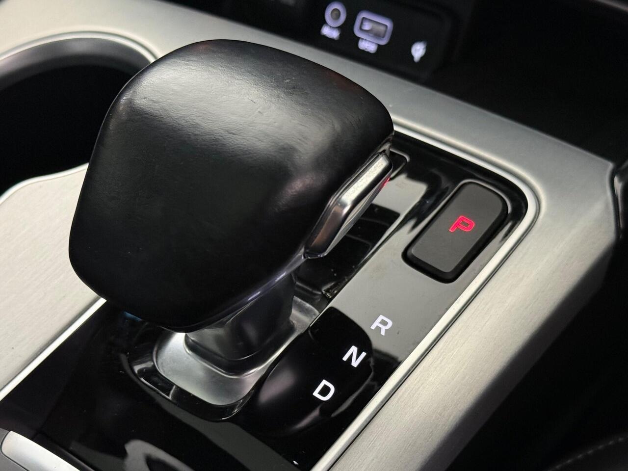 KIA Stinger thumbnail Interior Front