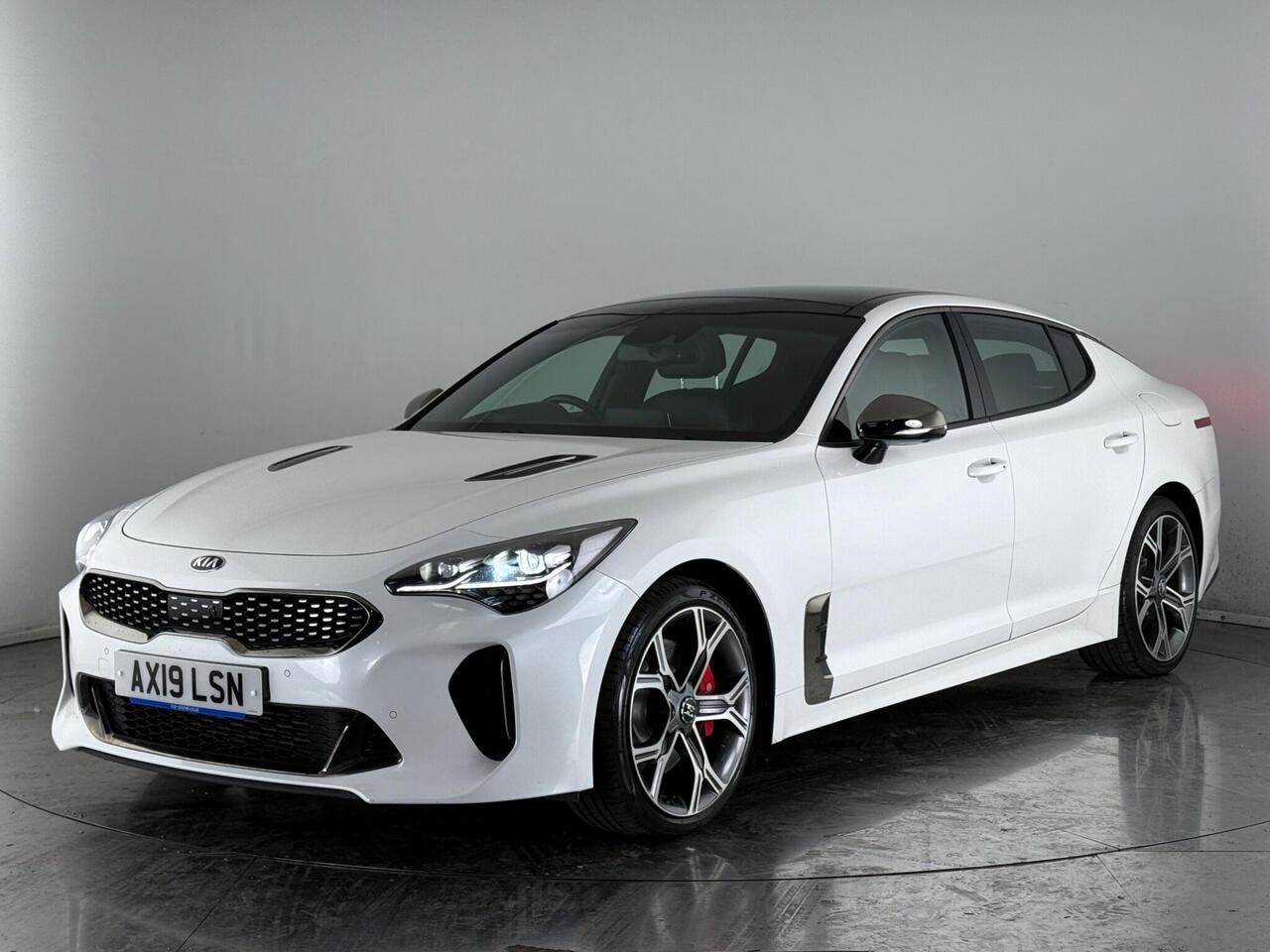 KIA Stinger thumbnail Front Left