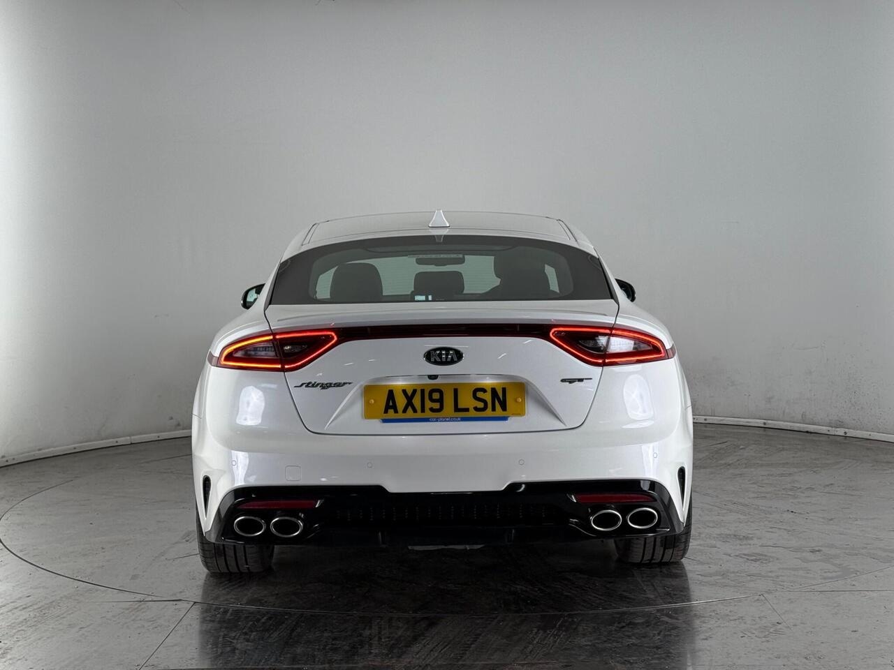 KIA Stinger thumbnail Rear
